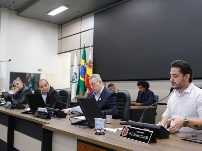 Flavio Mantovani em sessão na Câmara de Matingá